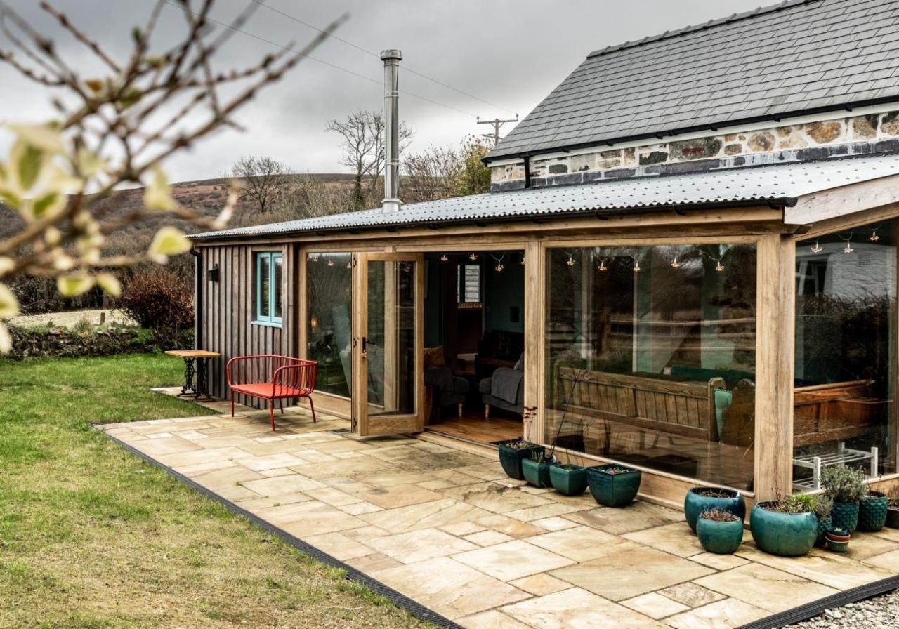 Penrhiw - A Country Cottage With Mountain Views Newport  Dış mekan fotoğraf